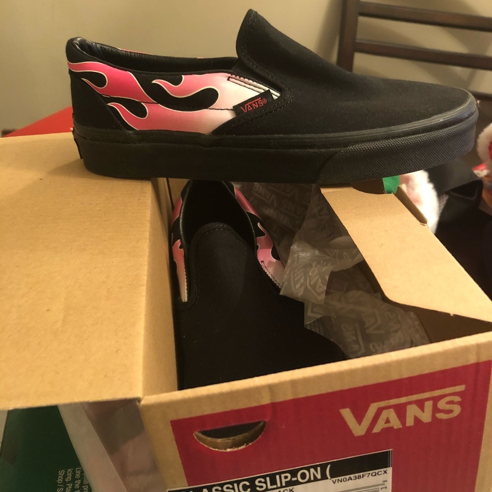 NIB Vans classic slip on pink flames 5.5 women